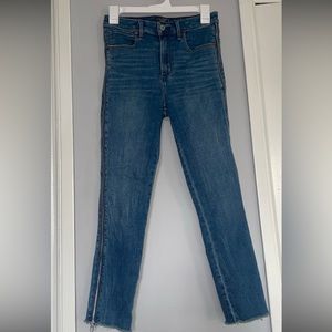 Abercrombie & Fitch Jeans with zipped sides. Sz 27